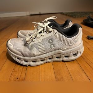 ON Running Cloud go Running Shoes Size 6